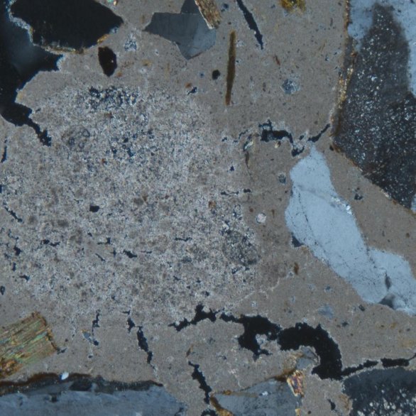 Feinschnitt durch eine Mörtelprobe von der Burgruine Turmhölzle, Raitbach.