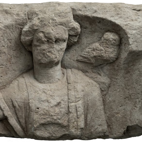 Minerva mit Eule auf einem Viergötterstein aus Güglingen