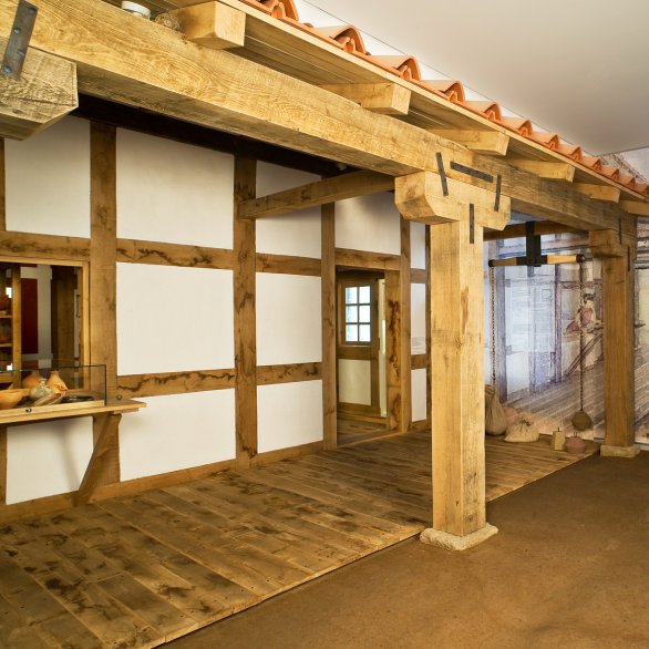 Streifenhausfront mit Porticus