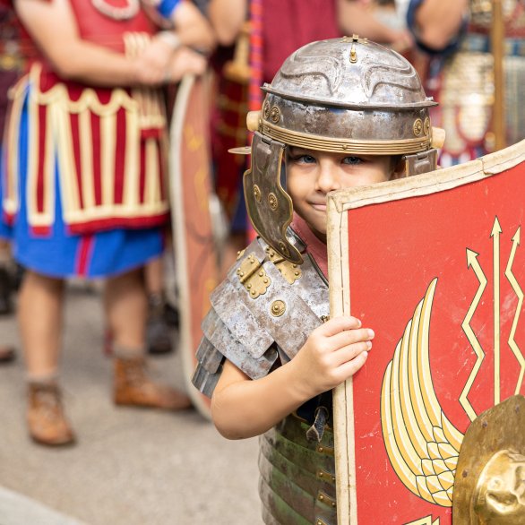 An drei Wochenenden im Oktober füllt sich Augusta Raurica mit römischem Leben – Handwerk, Gladiatoren, Legionäre, der Kaiser und mehrere Mitmach-Stationen.