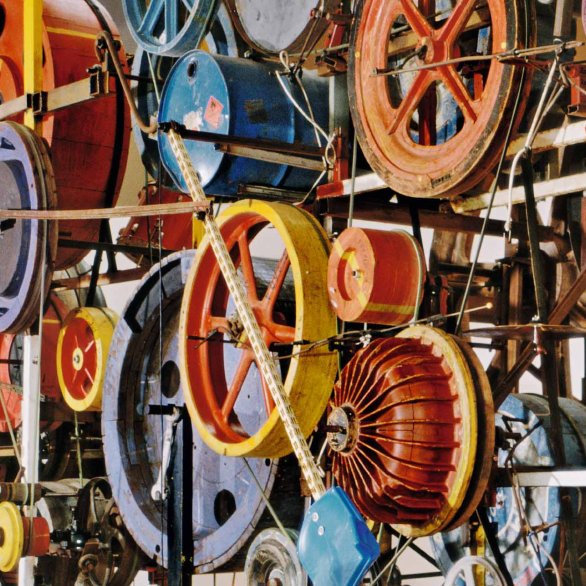 Jean Tinguely: Fatamorgana, Méta-Harmonie IV (detail), 1985,  420 x 1,250 x 220 cm Iron frame, wooden wheels, plastic parts, percussion instruments, light bulbs, electric motors © 2023 ProLitteris, Zurich; photo: Museum Tinguely Basel, Christian Bauer