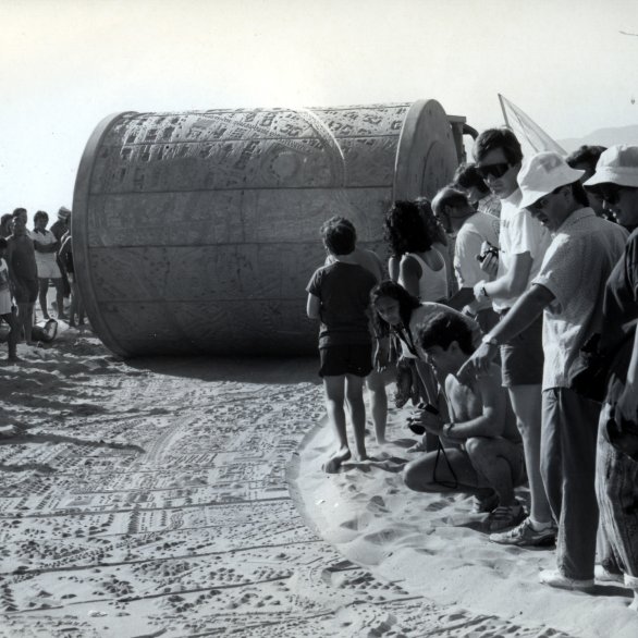 Carl Cheng, Documentation of Carl Cheng’s Santa Monica Art Tool, 1988.Courtesy the artist Carl Cheng, Documentation of Carl Cheng’s Santa Monica Art Tool, 1988.Courtesy the artist