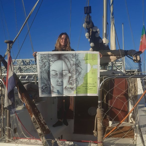 Chloe Brenta - die Künstlerin mit Selbstportait "Die Überquerung des inneren Ozeans"