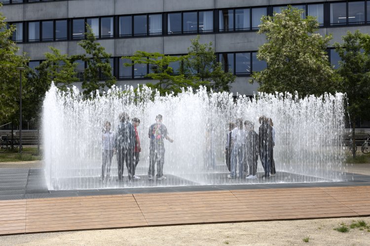 Jeppe Hein, Appearing Rooms, 2004. Water, wood, iron grating, jets, electrical pumps, computer controller, 230 x 700 x 700 cm. Courtesy KÖNIG GALERIE, Berlin, 303 GALLERY, New York, and Galleri Nicolai Wallner, Copenhagen. Tobias Hutzler exhibited at Brooklyn Bridge Park, NY, 2015, Courtesy Public Art Fund