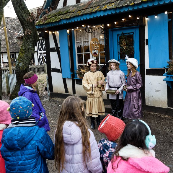 les petits rois bénissent la poterie de l'Écomusée d'Alsace