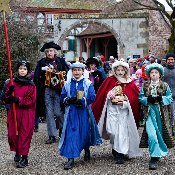 Les petits rois mages costumés déambulent dans les allées de l'Écomusée d'Alsace