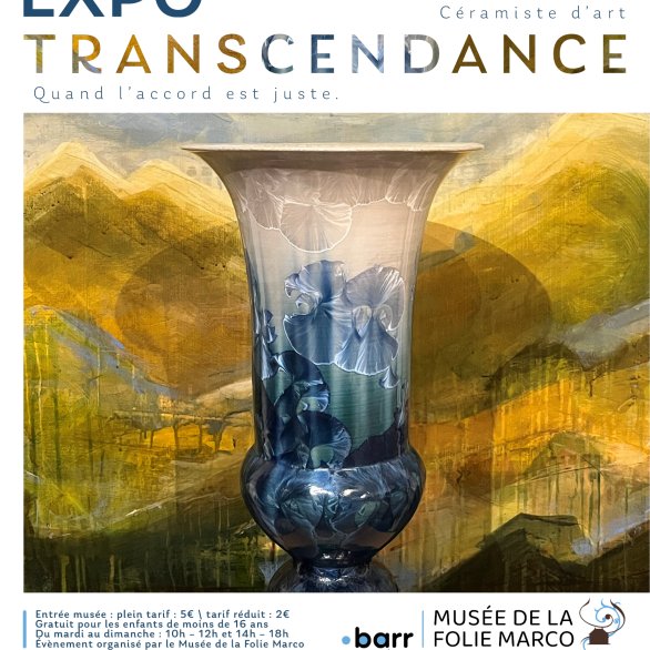 Affiche de l'exposition avec, au centre, un vase en porcelaine devant une toile peinte.