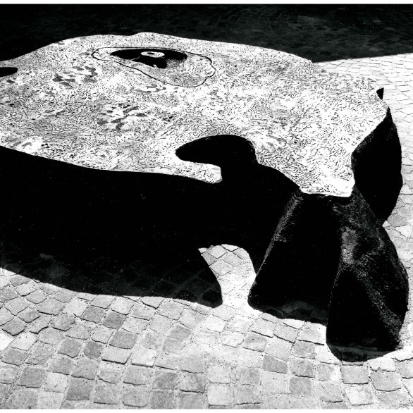 Erwin Rehmann, Struktur-Plastik Friedhof Bottmingen I, 1976 Manganbronze, 350cm x 300cm / 50cm h, 3.5t Friedhof Bottmingen BL Foto: Friedrich Engesser