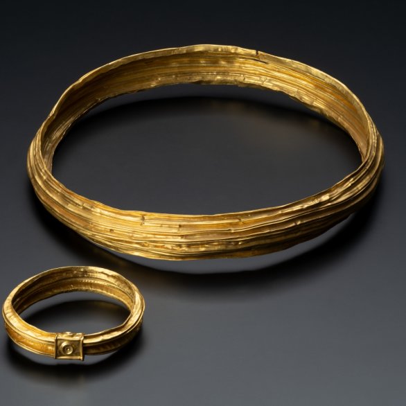 Goldhalsring und Armreif aus Dusslingen