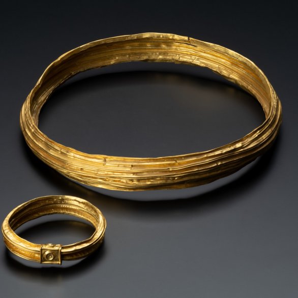 Goldhalsring und Armreif aus Dusslingen