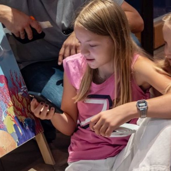 Kinder aktiv in der Ausstellung