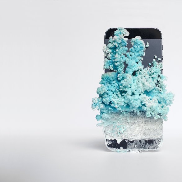iPhone 5 with Sodium Hexacyanoferrate(II), 2022 © Martin Raub