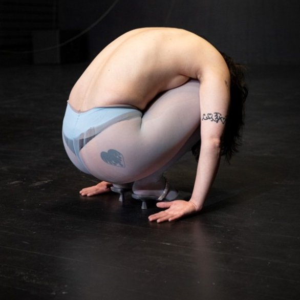 Scène du spectacle "the wizard is not real", lisa laurent