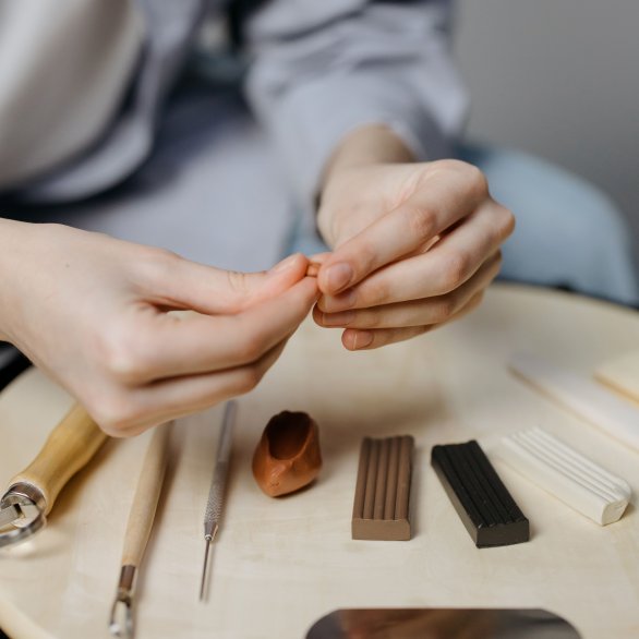 Visuel qui illsutre l'atelier modelage