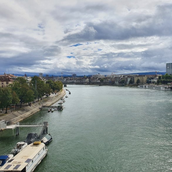 Rhein bei Basel