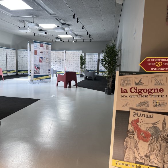 Ecrite par Igor Futerrer, la pièce de théâtre « La Cigogne n’a qu’une tête » met en scène le récit d’un groupe d’amis dans l’Alsace annexée de fait au IIIème Reich, entre attentisme, résistance et ralliement au nazisme