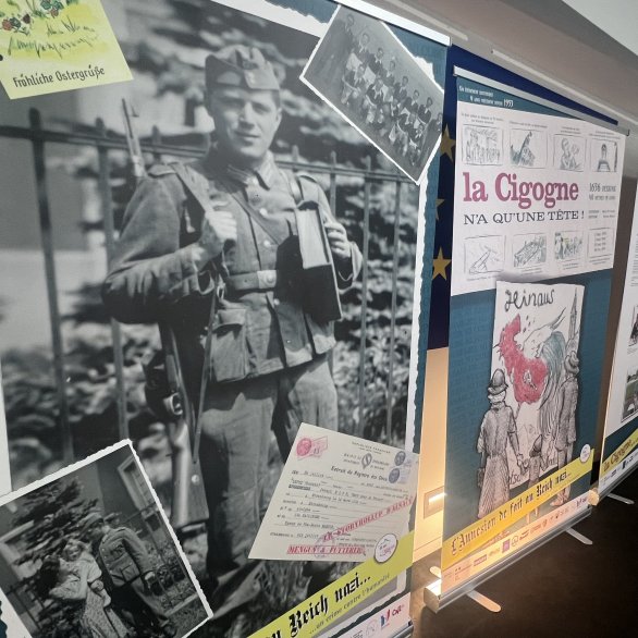 Ecrite par Igor Futerrer, la pièce de théâtre « La Cigogne n’a qu’une tête » met en scène le récit d’un groupe d’amis dans l’Alsace annexée de fait au IIIème Reich, entre attentisme, résistance et ralliement au nazisme