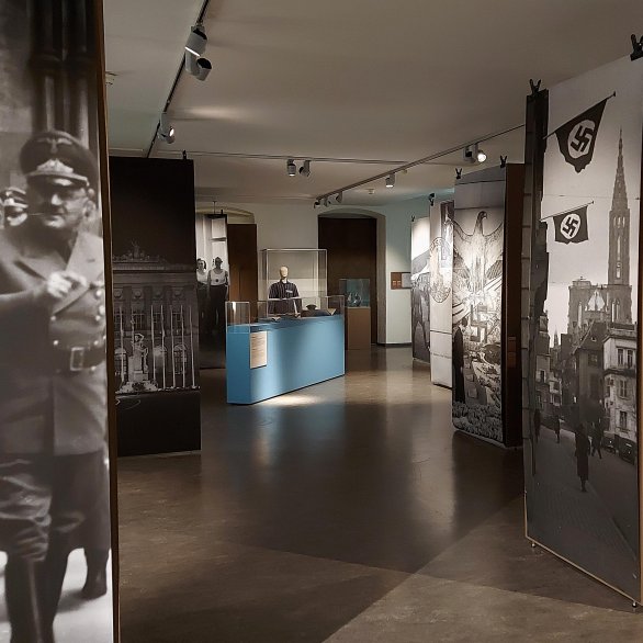 Plakat von P. Sainturat 1945, Sammlung DLM