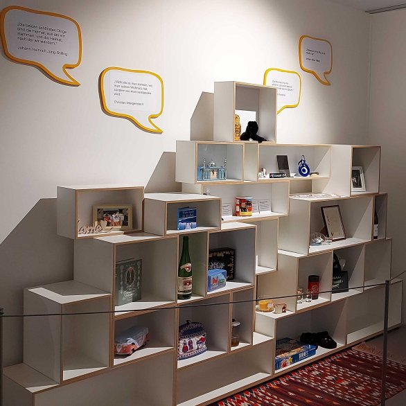 Blick in die Ausstellung Zuhause - unterwegs
