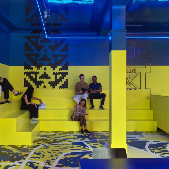 Viron Erol Vert - Garden of Ornaments Viron Erol Vert - Garden of Ornaments. Installation im Foyer und Café Kunsthalle in der Staatlichen Kunsthalle Baden-Baden.