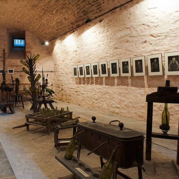 Les caves du château où nous en apprenons plus sur la vinification...