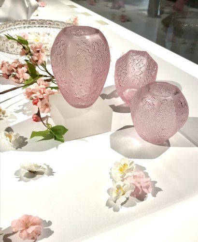 3 vases en cristal rose