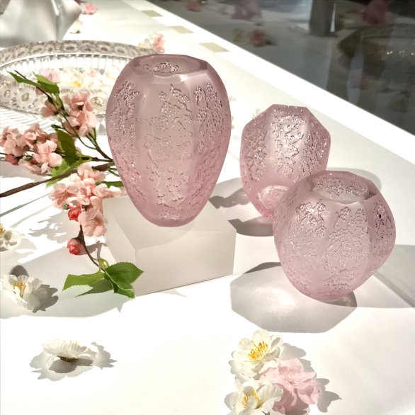3 vases en cristal rose