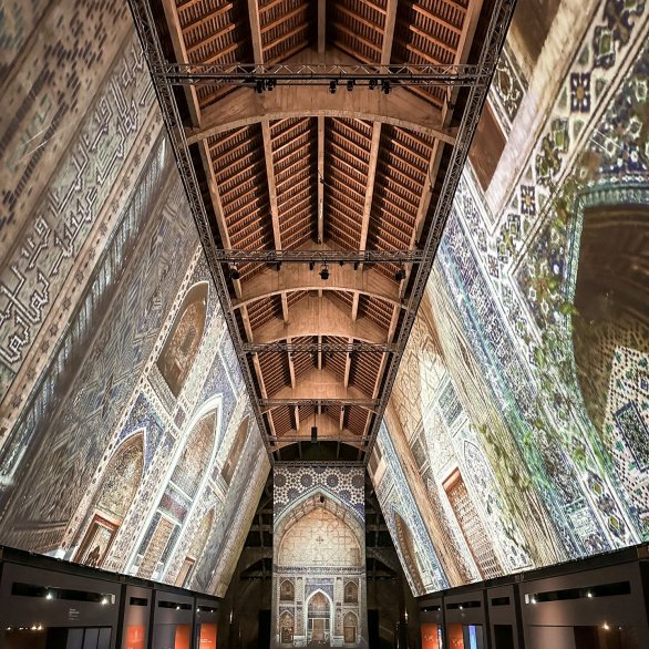 Projection monumentale site UNESCO Samarcande-Ouzbékistan au Centre de Lumière de la Saline royale