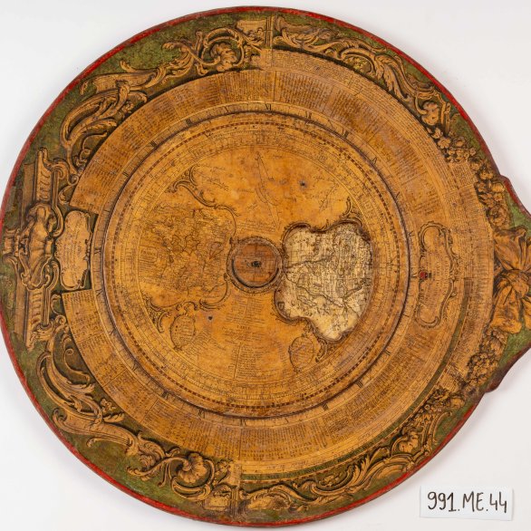 Louis-Charles Desnos Cosmoplane 18e siècle Carton, papier, bois, métal Collections musées de Montbéliard © J. Varlet (détail)