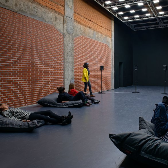 Angelica Mesiti, The Swarming Song, 2021. Collection Frac Franche-Comté.  © Angelica Mesiti. Photo : Blaise Adilon