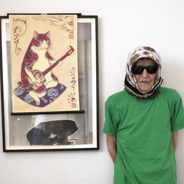 CATHERINE CHRISTER HENNIX: SOLO FOR TAMBURIUM, Foto: Ari Marcopoulos, courtesy of Blank Forms 