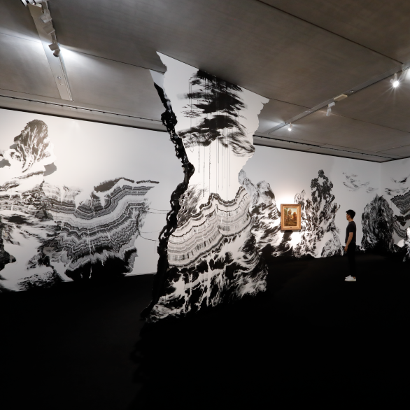 Abdelkader Benchamma, vue de l’installation Body of Ghosts au Pola Museum of Art, Hakone (Japon) en 2019 © Keizo Kioku