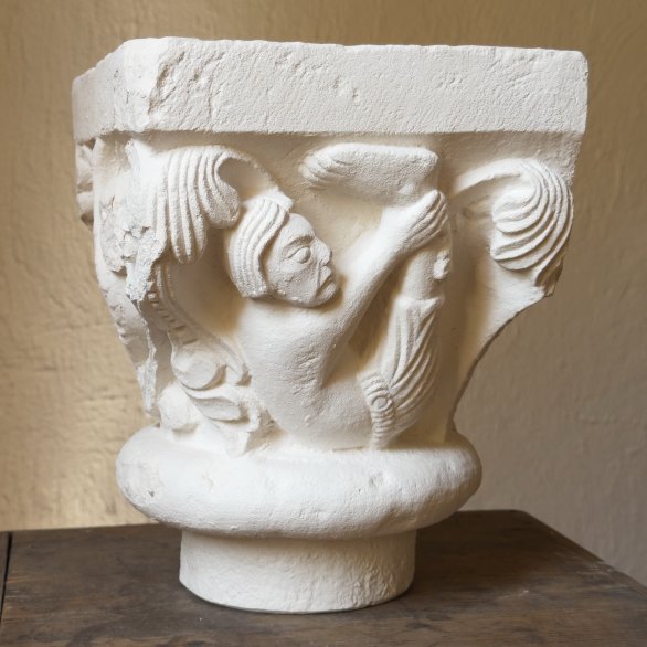 Kapitell mit Schattenfüssler (Skiapode), Basler Münster, Ende 12. Jh., Gipsabguss von 2024. Foto: Stiftung Basler Münsterbauhütte Kapitell mit Schattenfüssler (Skiapode), Basler Münster, Ende 12. Jh., Gipsabguss von 2024. Foto: Stiftung Basler Münsterbauhütte