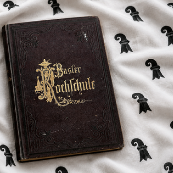 Amalie Schneider Schlöth, Basler Kochschule. Eine leichtfassliche Anleitung zur bürgerlichen und feineren Kochkunst, Basel, 1877.