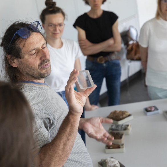 Führungen hinter die Kulissen: Geologische Bastelei