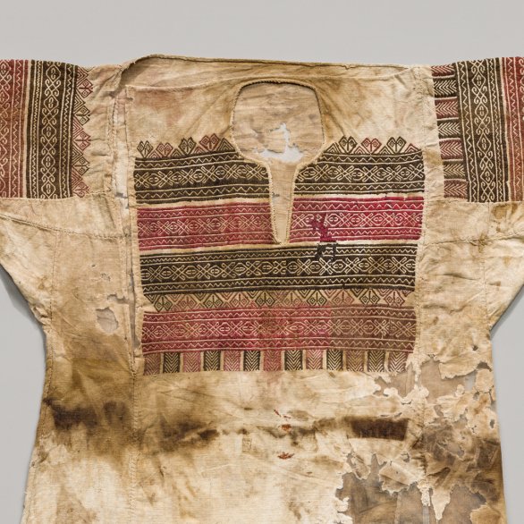 Tunic made of cotton with silk embroidery, Mount Lebanon, 13th century Direction Générale des Antiquités du Liban, inv. no. 116369 Photo: © Abegg-Stiftung, CH-3132 Riggisberg (Christoph von Viràg)