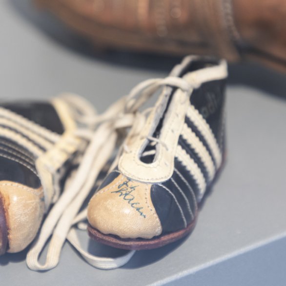 Fußballfieber, Miniaturschuhe Fritz Walter, Foto GDKE, E. Fischer