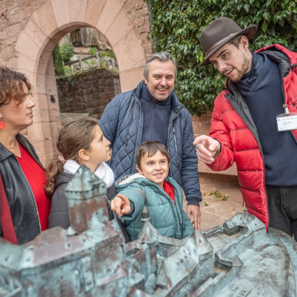 Stone, mortar, chisels! - Family workshop ©Vincent Schneider
