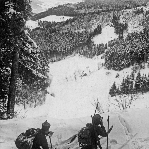 Skieurs allemands du Württembergische Gebirgs-Bataillon dans la région du Hilsenfirst