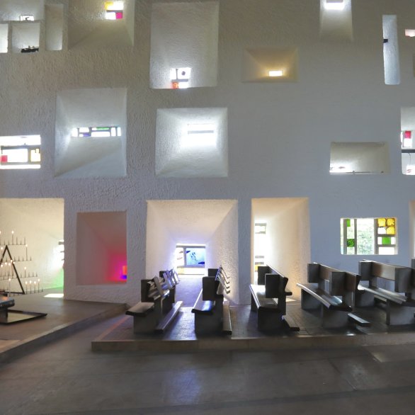 Mur de lumière de la chapelle Notre-Dame du Haut