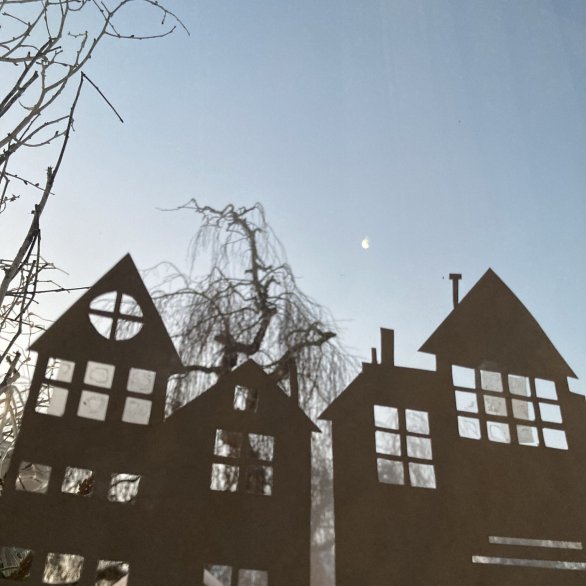 Atelier de Noël : Décors de fenêtres en papier découpé – thème maison (Adulte) Atelier de Noël : Décors de fenêtres en papier découpé – thème maison (Adulte)