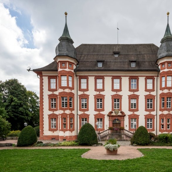 https://de.wikipedia.org/wiki/Schloss_Bonndorf#/media/Datei:Schlo%C3%9F_Bonndorf_jm53146.jpg Foto: Jörgens.mi