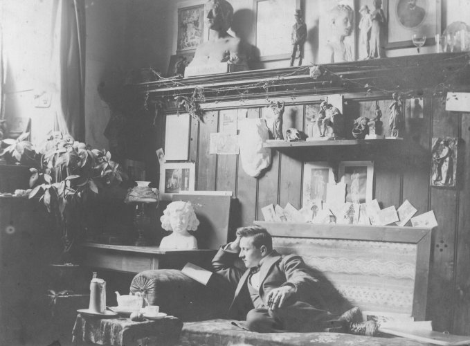 Martin Scheible, Weihnachtskrippe (Ausschnitt), Maria, Josef mit dem Christuskind, 1944, Ton gebrannt, Leihgabe aus Privatbesitz