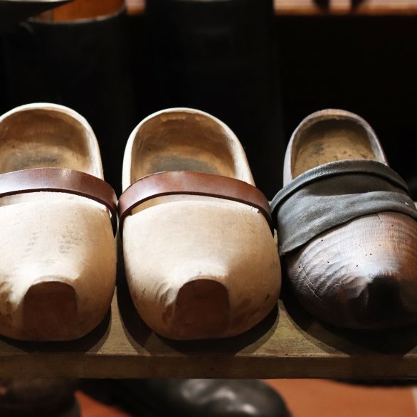 Sabot en peuplier utilisé pour aller à l'école ou dans les dépendances de la ferme