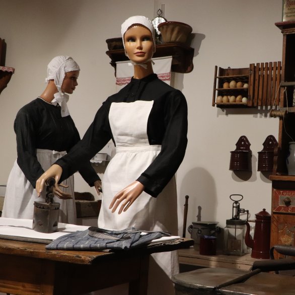 Paysannes du Kochersberg dans une cuisine du début du XXè siècle